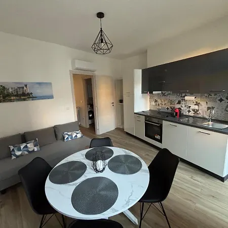 Da Violeta-comodo Bilocale Completo Di Tutto Trieste