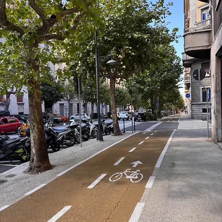 Da Violeta-comodo Bilocale Completo Di Tutto * Trieste