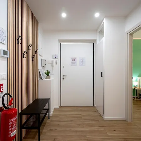 Da Violeta-comodo Bilocale Completo Di Tutto Trieste